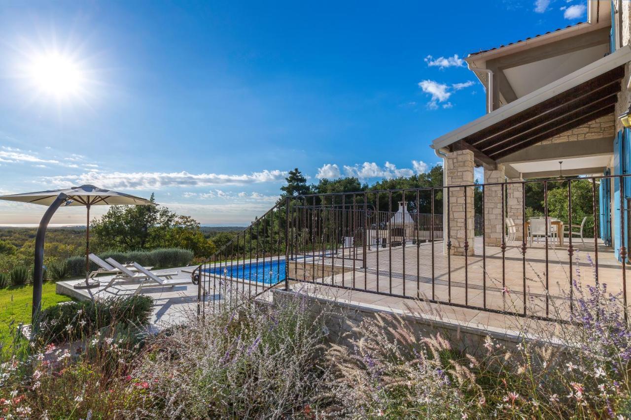 Villa Sterpazzi - Near Porec With Sea View, Private Jacuzzi, Sauna And Pool Вишнян Экстерьер фото